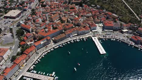 Boote-Legen-Am-Hafen-Von-Senj-In-Kroatien-An