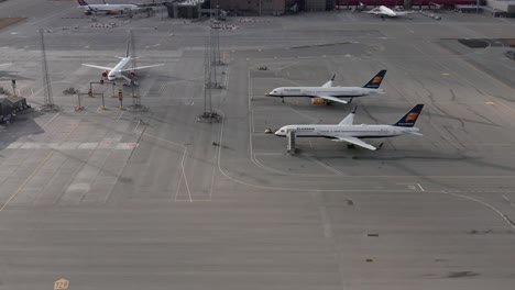 Luftaufnahme-Am-Flughafen-Reykjavik-Mit-Außer-Betrieb-Befindlichen-Boeing-Flugzeugen-Der-Fluggesellschaft-Islandair