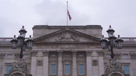 Buckingham-Palace-Flag-at-Half-mast-for-Prince-Philip,-Duke-of-Edinburgh,-Saturday-April-10th,-2021---London-UK