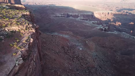 Roter-Felsen,-Schwarzer-Canyon,-4K-Drohnenaufnahme-Aus-Der-Luft,-Canyonland,-Episches-Amerikanisches-Gelände