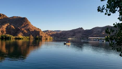Willow-Beach-at-Lake-Mead-with-fishing-and-boating