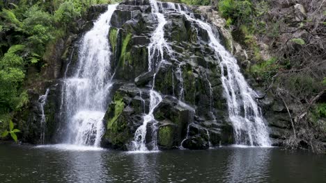 Wide-revealing-shot-of-Owharoa-Falls-near-Karangahake-Gorge-in-the-Coromandel-Peninsula-of-the-North-island-of-New-Zealand