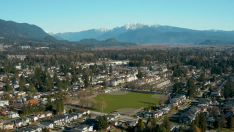 Aerial-view-of-a-baseball-diamond-in-an-idyllic-mountainside-community