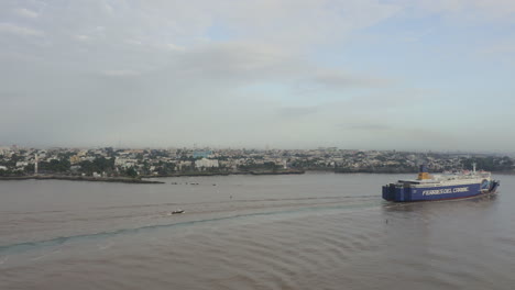 Ferry-boat-shipping-close-to-Santo-Domingo-coast