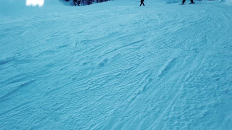 Superficie-De-Nieve-Con-Esquiadores-Pero-Sin-Rostro
