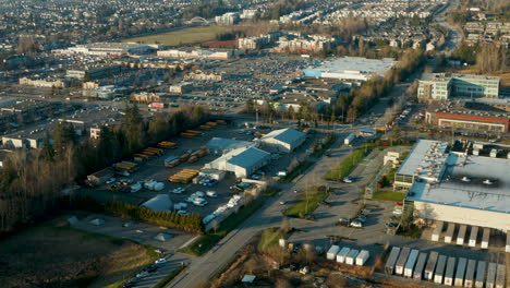 Volando-Sobre-Un-Parque-Industrial-En-La-Ciudad-De-Langley