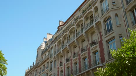 Beautiful-building-architecture-on-Rue-La-Tasse-in-Paris,-France