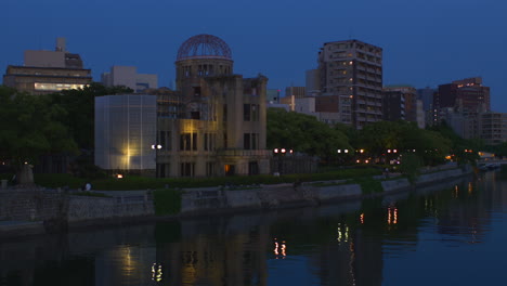 Atombombenkuppel-Am-Späten-Abend-Neben-Dem-Fluss-Motoyasu-Gesehen