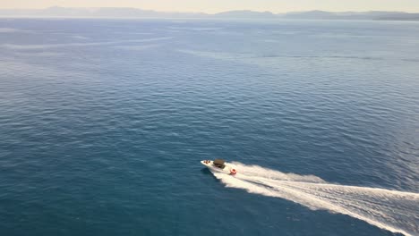 Boat-racing-across-Lake-Tahoe