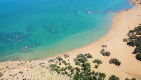 Hermosa-Playa-Tropical-Y-Mar,-Playa-De-Agios-Ioannis
