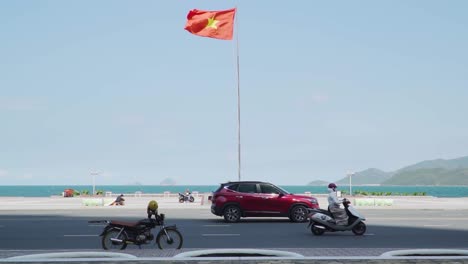 Bandera-De-La-República-Vietnamita-En-La-Playa-Central-Del-Parque-Central-De-Nha-Trang