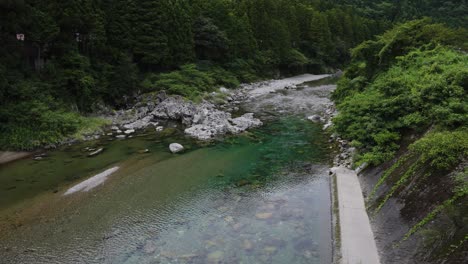 Pristine-Emerald-Green-Itadori-River-in-mountains-of-Seki,-Gifu-Japan