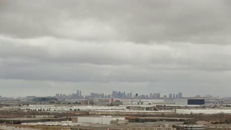 cloudy-weather-over-the-city-of-Toronto,-Canada