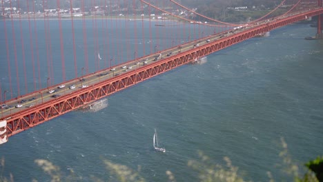 Closeup-of-the-Golden-Gate-Bridge-and-cars-passing-by