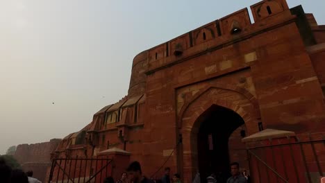 Der-Alte-Eingang-Des-Amar-Singh-Tors-In-Der-Festung-Agra-In-Uttar-Pradesh,-Indien