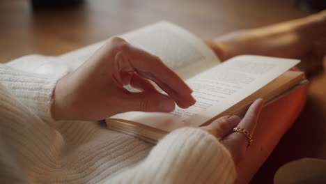 closeup-of-a-young-woman-reading-a-book,-cozy