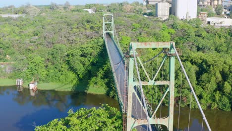 Ramfis-Brücke-Am-Fluss-Higuamo,-Dominikanische-Republik