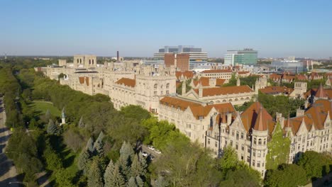 Aerial-Establishing-Shot,-University-of-Chicago-College-Campus