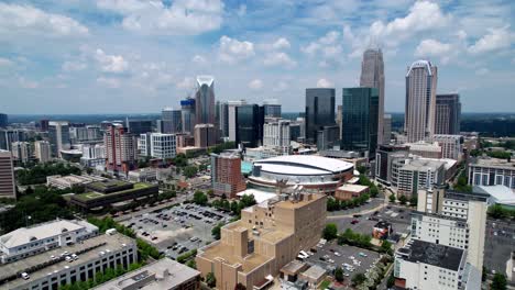 Aerial-Push-into-Charlotte-NC-Skyline-with-the-Spectrum-Center-in-the-foreground,-Charlotte-North-Carolina