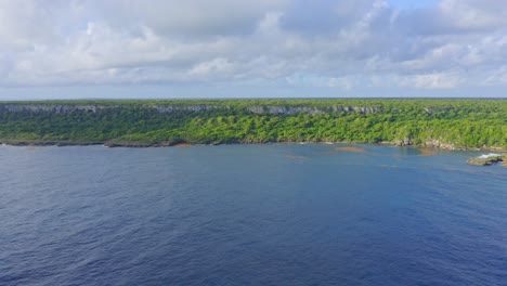 Panoramablick-Auf-Die-Weite-Naturlandschaft-Des-Parque-Nacional-Cotubanama-In-Der-Dominikanischen-Republik