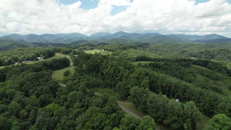 Luftflug-In-Richtung-Snake-Mountain-In-Der-Nähe-Von-Boone,-North-Carolina,-Boone-North-Carolina-Im-Watauga-County,-North-Carolina