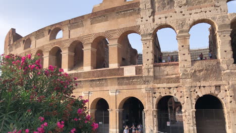 Inclinación-Hacia-Arriba-Del-Coliseo-O-Colosseo-Y-También-Llamado-Coliseo-En-Roma