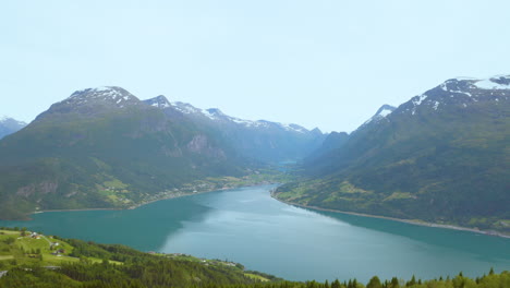 Peaceful-Scenery-Of-Lake-And-Green-Mountains-In-Rakssetra,-Loen,-Norway---aerial-pullback