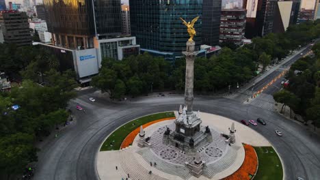 Aerial-footage-of-Angel-of-independence-in-Mexico-city-on-reforma-avenue,-cempasuchil-flowers-of-the-day-of-the-dead
