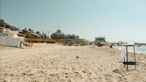 Amplia-Vista-De-Una-Playa-Moderna-En-Israel