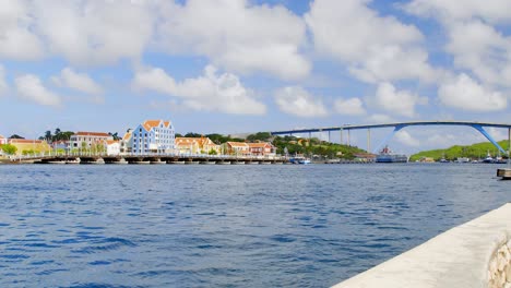 Queen-Juliana-Bridge-in-the-vibrant-Saint-Anna-Bay-of-Punda,-Willemstad,-on-the-Caribbean-island-of-Curacao