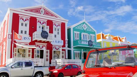 Bunte-Weltkulturerbe-Gebäude-Im-Touristenziel-Pietermaai-Viertel-In-Der-Nähe-Von-Willemstad-Auf-Der-Karibikinsel-Curacao