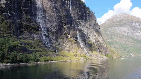 Seven-sister-Waterfalls-in-Geiranger-Fjord