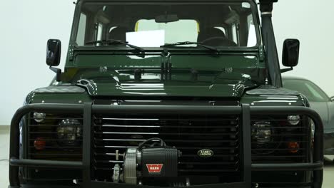 Stoßstange-Für-Land-Rover-Defender-Classic,-Moosgrüne-Farbe-110,-Britisches-Safari-Auto,-Antik,-1990er-Jahre