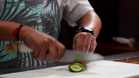 Cooker-chef-cutting-zucchini-fast