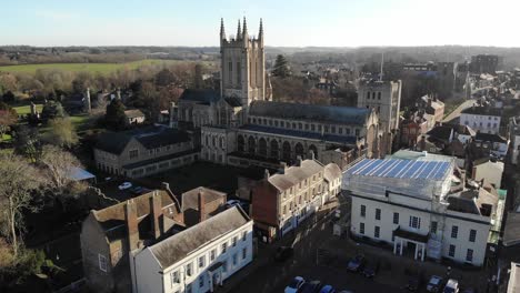 Drone-footage-flying-towards-the-St-Edmundsbury-Cathedral-in-Bury-St-Edmunds,-UK