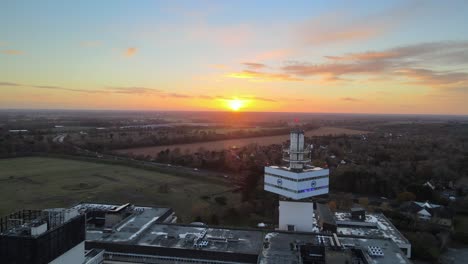 Orion-Gebäude-Und-Pegasus-Turm,-BT-Büroblock-Martlesham,-Suffolk-UK-Drohnen-Luftaufnahmen-4k