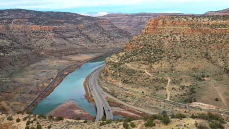Colorado-buttes-with-Colorado-river-and-traffic