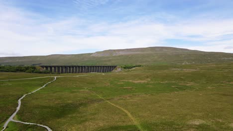 Ribblehead-or-Batty-Moss-Viaduct,-Yorkshire-Dales-National-Park,-England