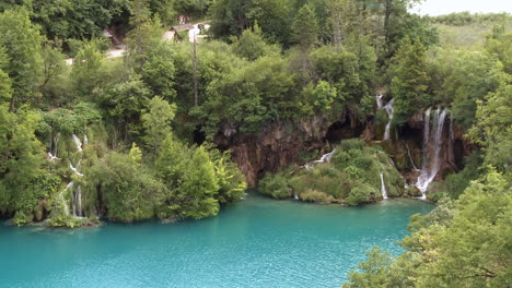 Wasserfall-Im-Nationalpark-Plitvicer-Seen-In-Kroatien
