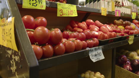 4K-Aufnahmen-Eines-Marktes-Für-Frisches-Obst-Und-Gemüse