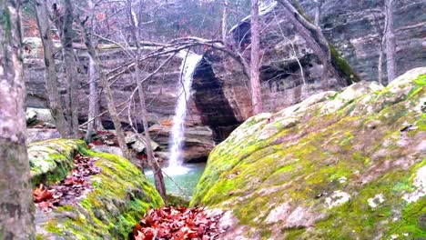 Erstaunliche-Wasserfallvideos-Aus-Dem-Shawnee-National-Forest-Im-Südlichen-Illinois