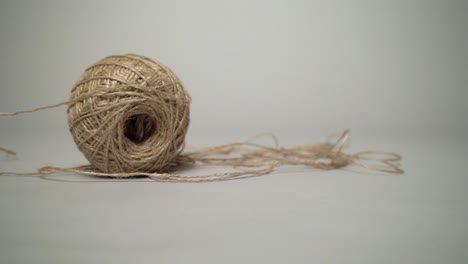 Moving-skein-with-a-natural-grey-background