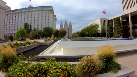 Hyperlapse-panorama-of-the-Salt-Lake-City-Temple-on-a-clear-day-in-autumn