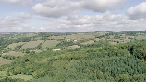 Ascending-rising-aerial-over-Embercombe,-Devon,-United-Kingdom