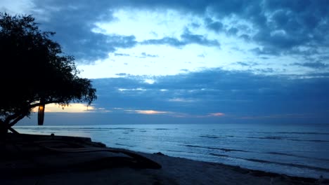 Hyperlapse,-Bewegender-Zeitraffer-Eines-Wunderschönen-Sonnenuntergangs-In-Gili-Trawangan,-Bali,-Indonesien