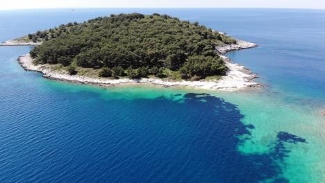 Una-Toma-De-Drones-De-La-Isla-De-Jaz-En-Croacia