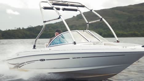 Speed-boat-tracking-shot-on-lake