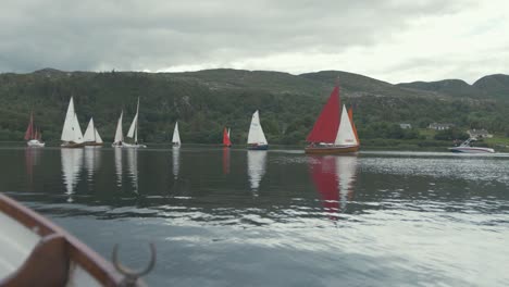 Sailboats-at-starting-line-of-sailing-regatta
