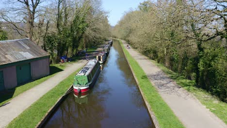 Beautiful-view-of-the-famous-Llangollen-Canal-route-at-Pontcysyllte-Aqueduct,-designed-by-Thomas-Telford,-located-in-the-stunning-Welsh-countryside,-popular-with-tourists,-hikers-and-bikers