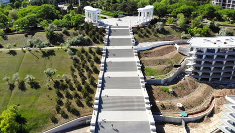 Escaleras-Principales-De-La-Ciudad-Desde-El-Mar-Hasta-El-Parque